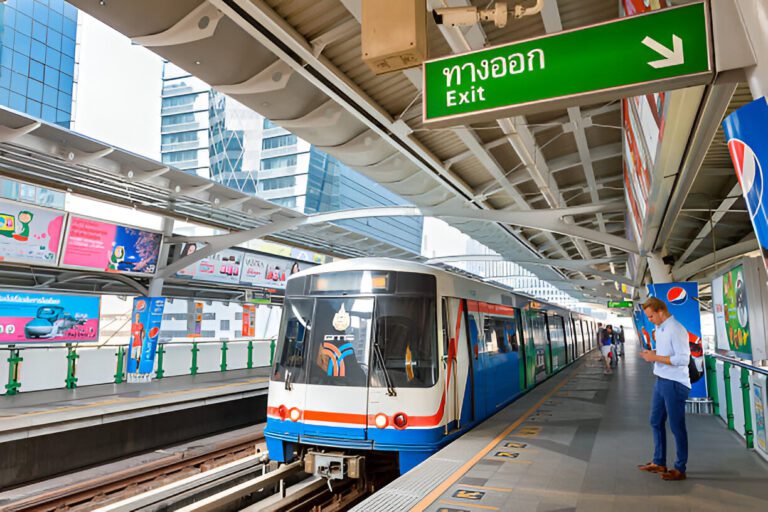 A Guide to the BTS Skytrain and MRT in Bangkok: Tickets, Cards, and Tips