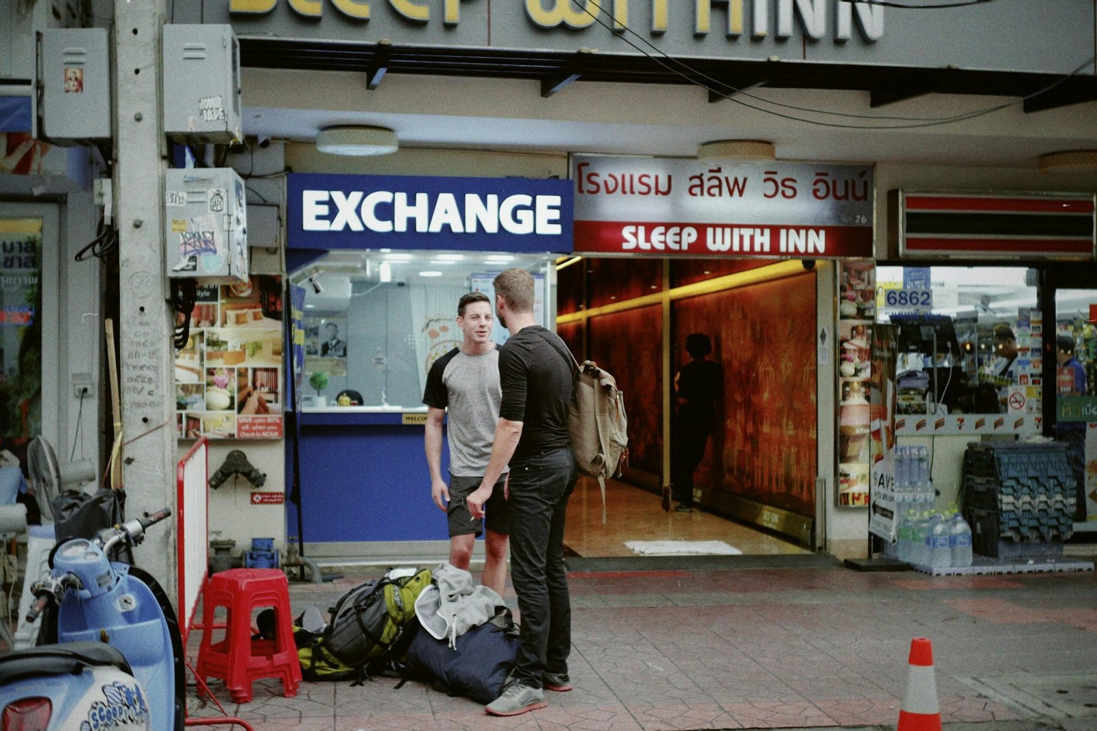 Do: Dress Modestly When Visiting Temples